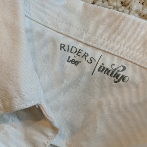 White jeans jacket NWT women's small - Picture 2 of 4